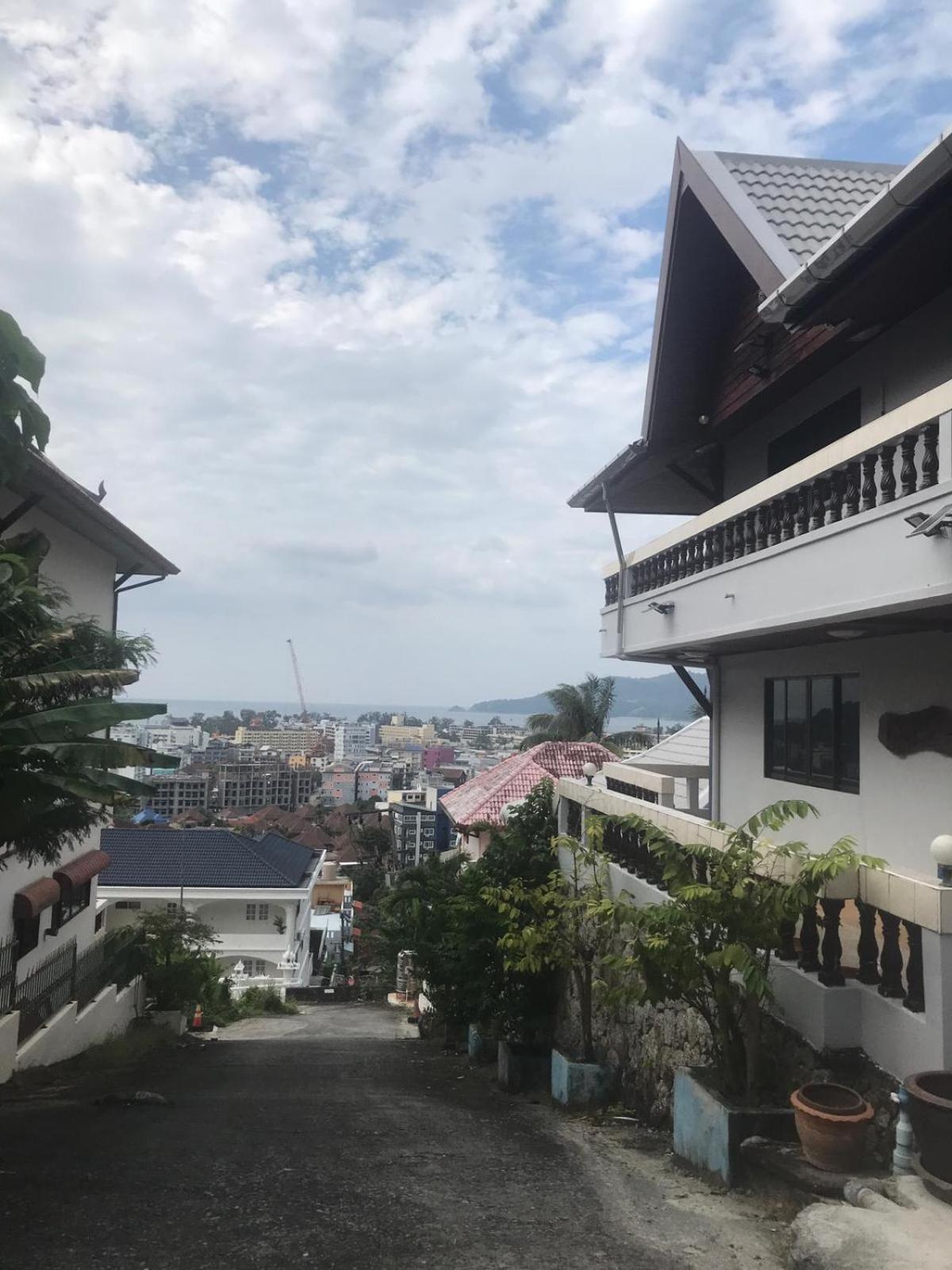Aksarai Hotel Patong Exterior foto